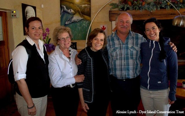Conservation Leaders come together at the Great White House in Kleinbaai - FLTR Liezl Bezuidenhout, Mayor Nicolette Botha-Guthrie, Dr. Sylvia A Earle, Wilfred Chivell and Hanli Prinsloo